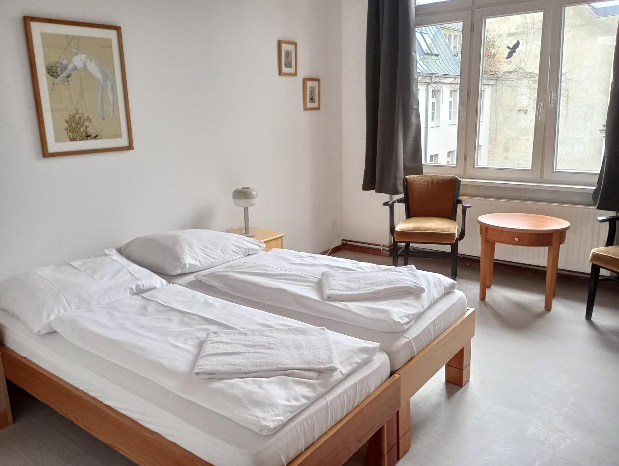 Twin Room,1641759497:JPEG